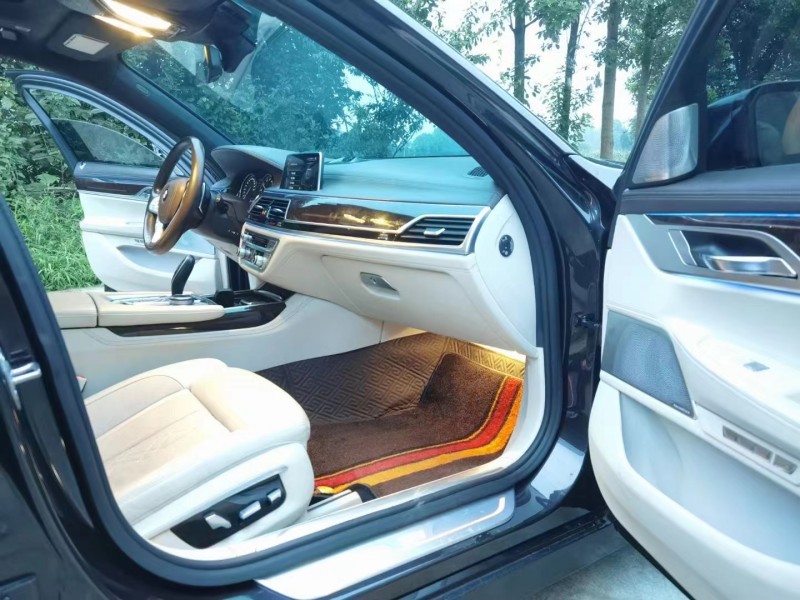 成都16年宝马7系4