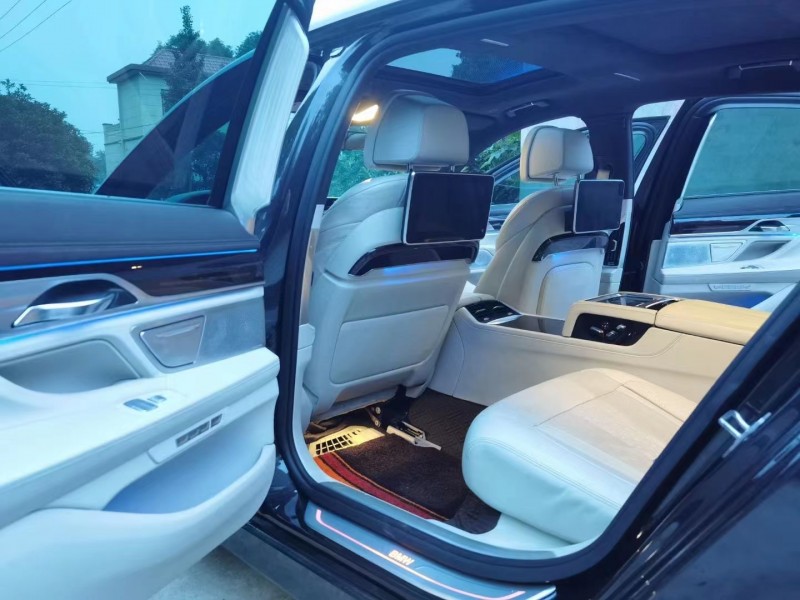 成都16年宝马7系2