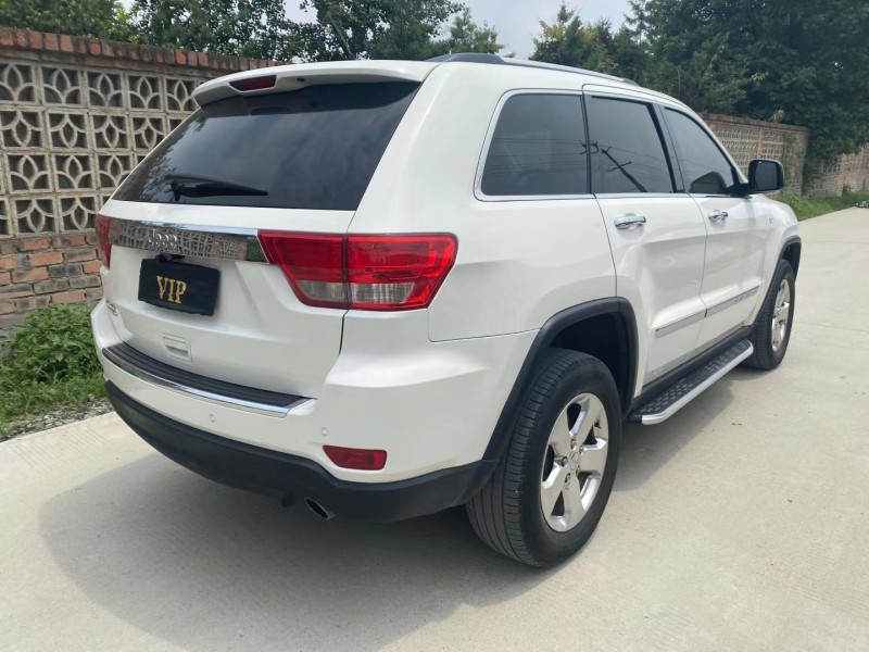 成都12年Jeep大切諾基3