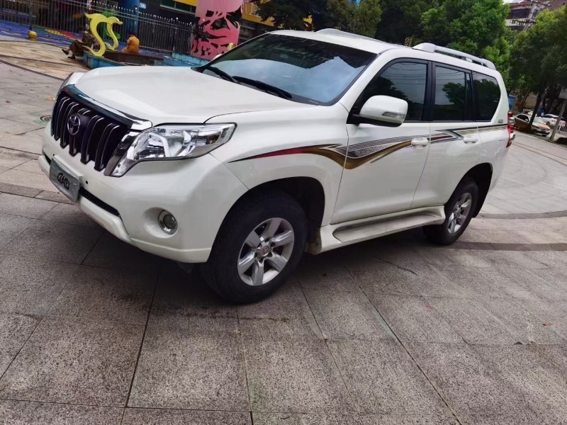 武汉17年丰田普拉多3