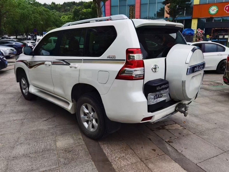 武汉17年丰田普拉多8