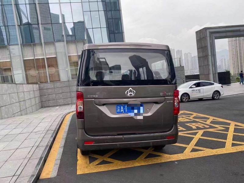 重慶19年長安汽車睿行8