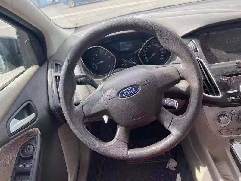 济宁15年福特福克斯5