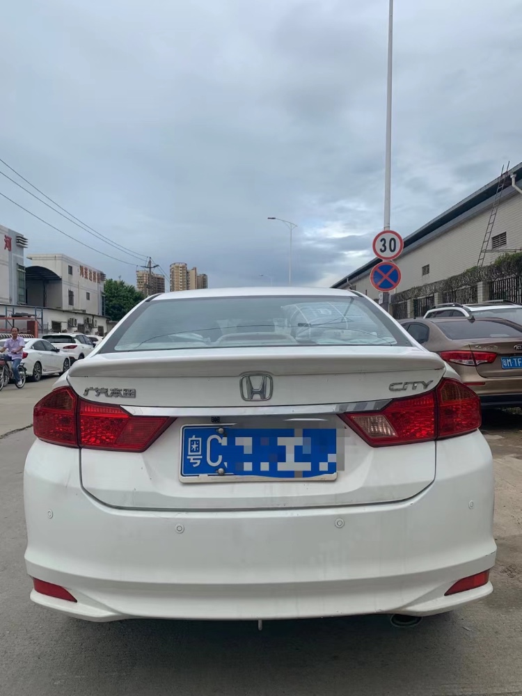 深圳16年本田锋范4