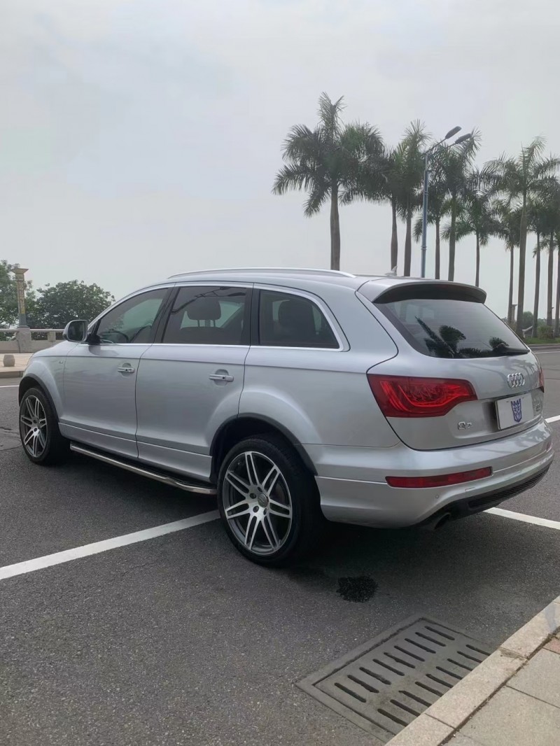 广州10年奥迪Q75