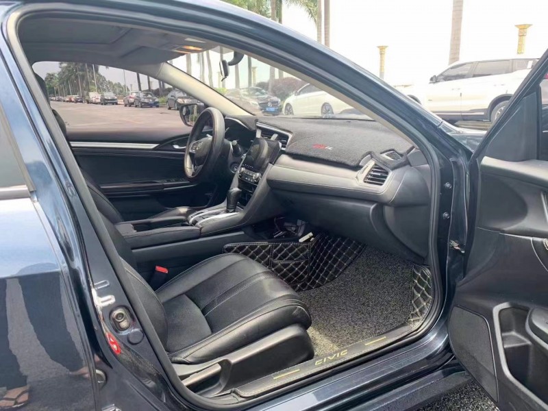 佛山17年本田思域8