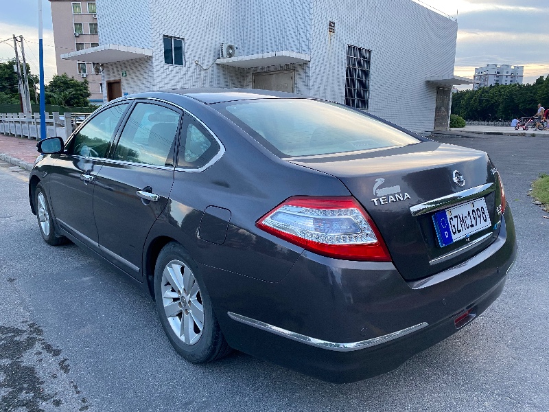 广州12年日产天籁7