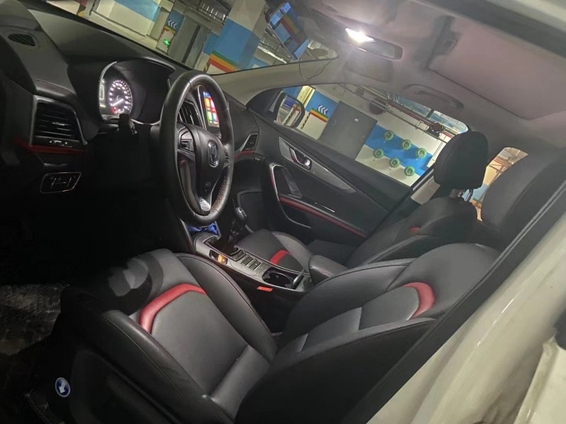 重慶18年長安汽車CS555