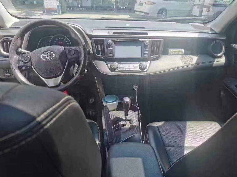 成都15年丰田RAV48
