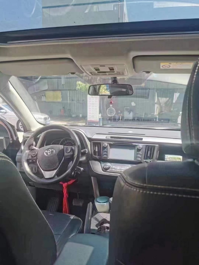 成都15年丰田RAV49