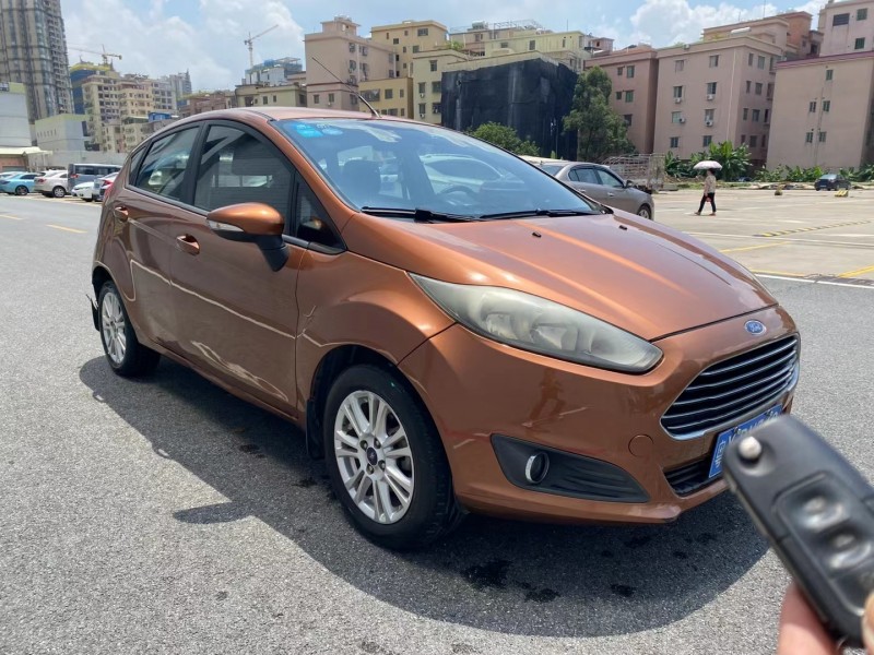 广州15年福特嘉年华3