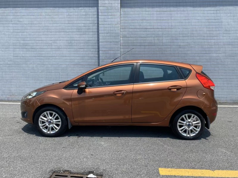 广州15年福特嘉年华4