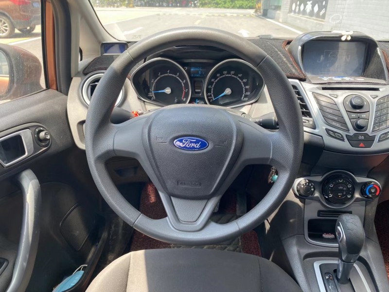 广州15年福特嘉年华7