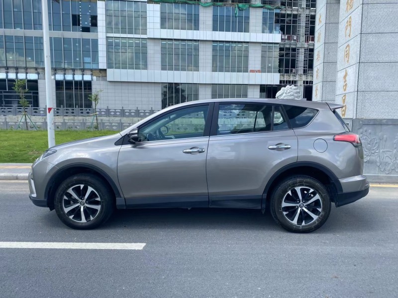 广州19年丰田RAV4荣放4