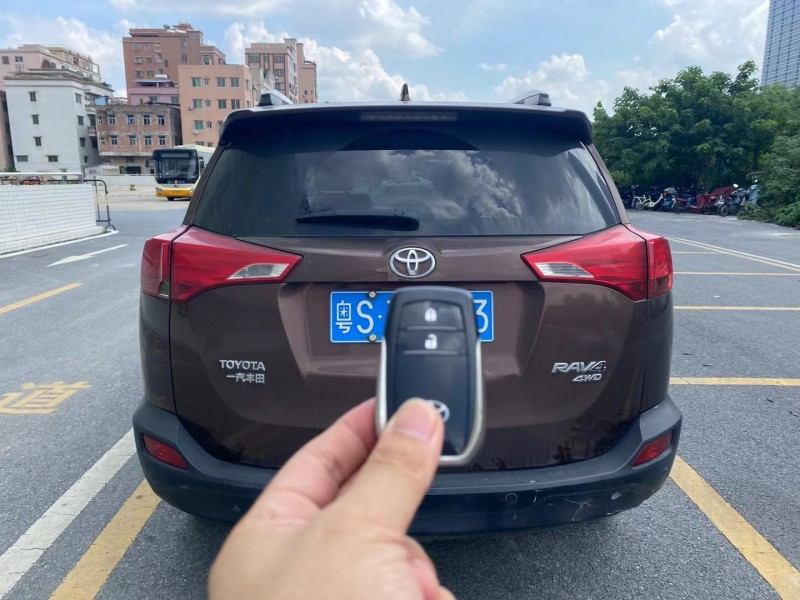 广州15年丰田RAV4荣放5