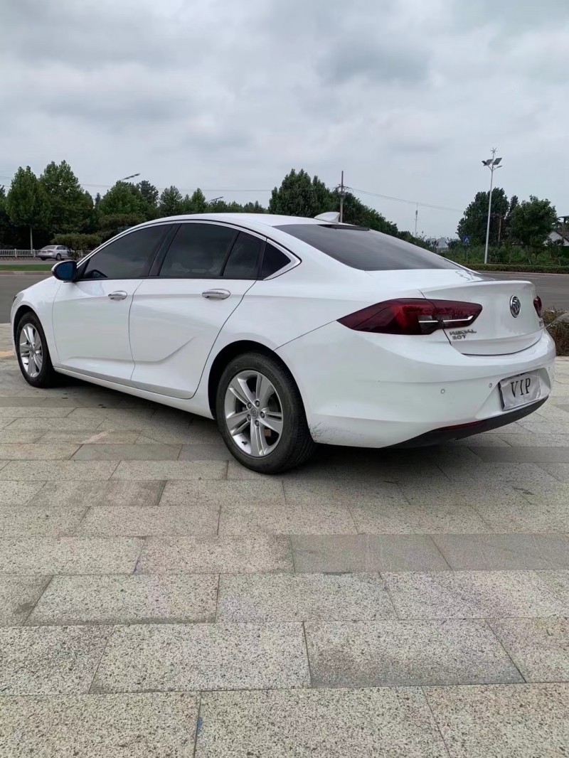 枣庄18年别克君威8