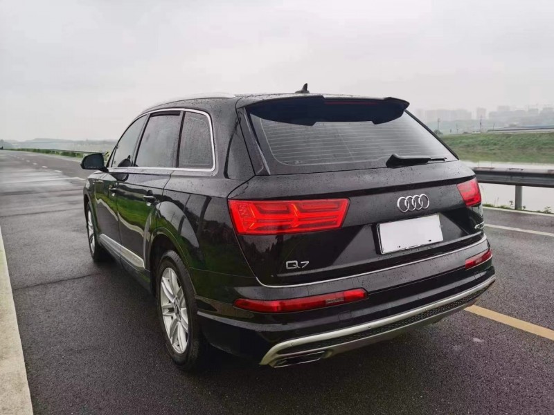 常德18年奧迪Q76