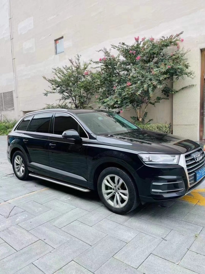 济宁16年奥迪Q73