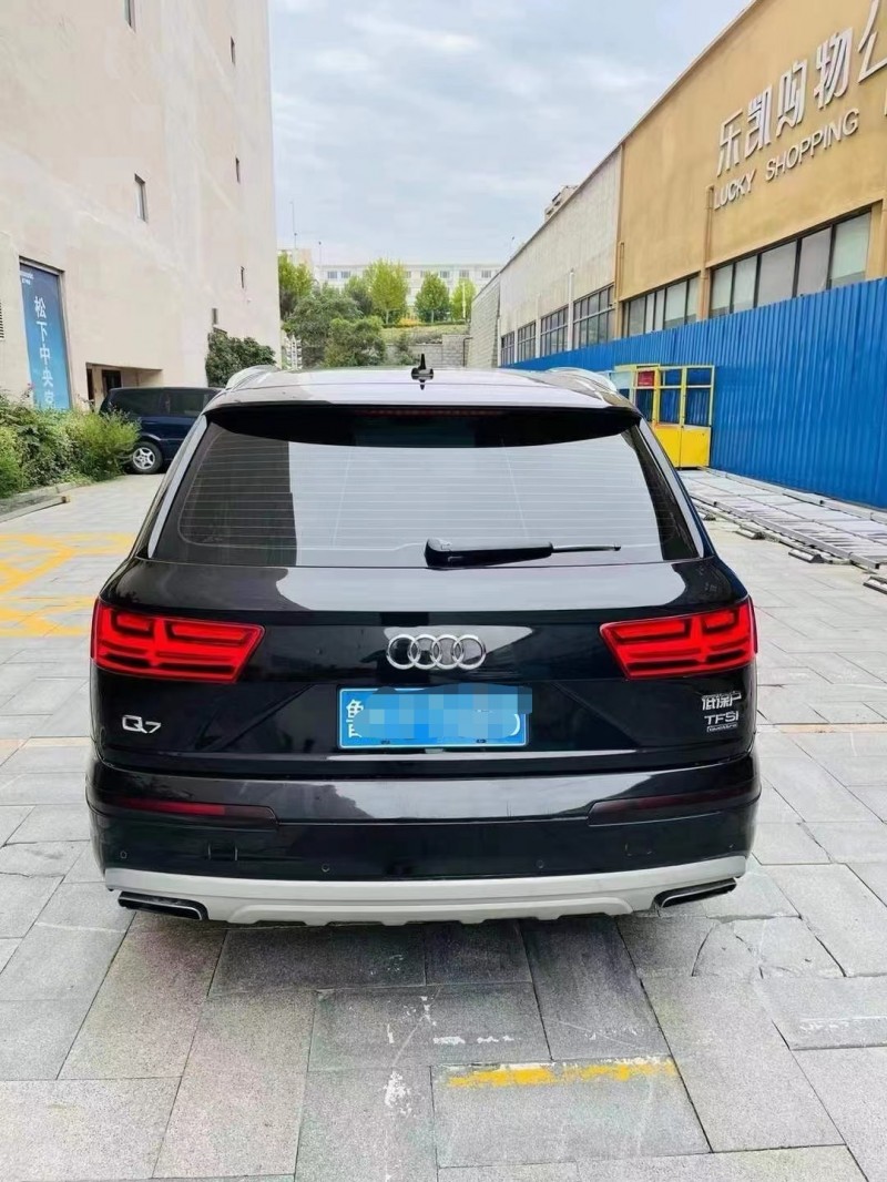 济宁16年奥迪Q78