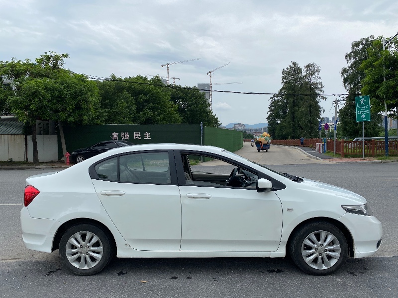 广州12年本田锋范4