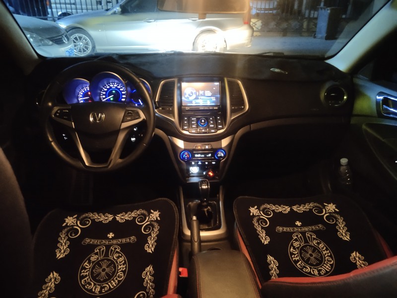 唐山16年長安汽車逸動3