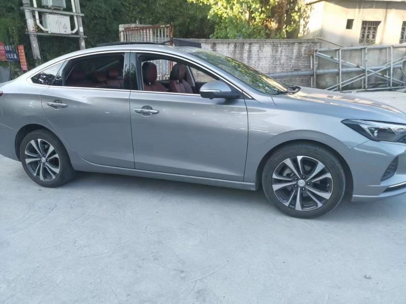安順20年長安汽車逸動5