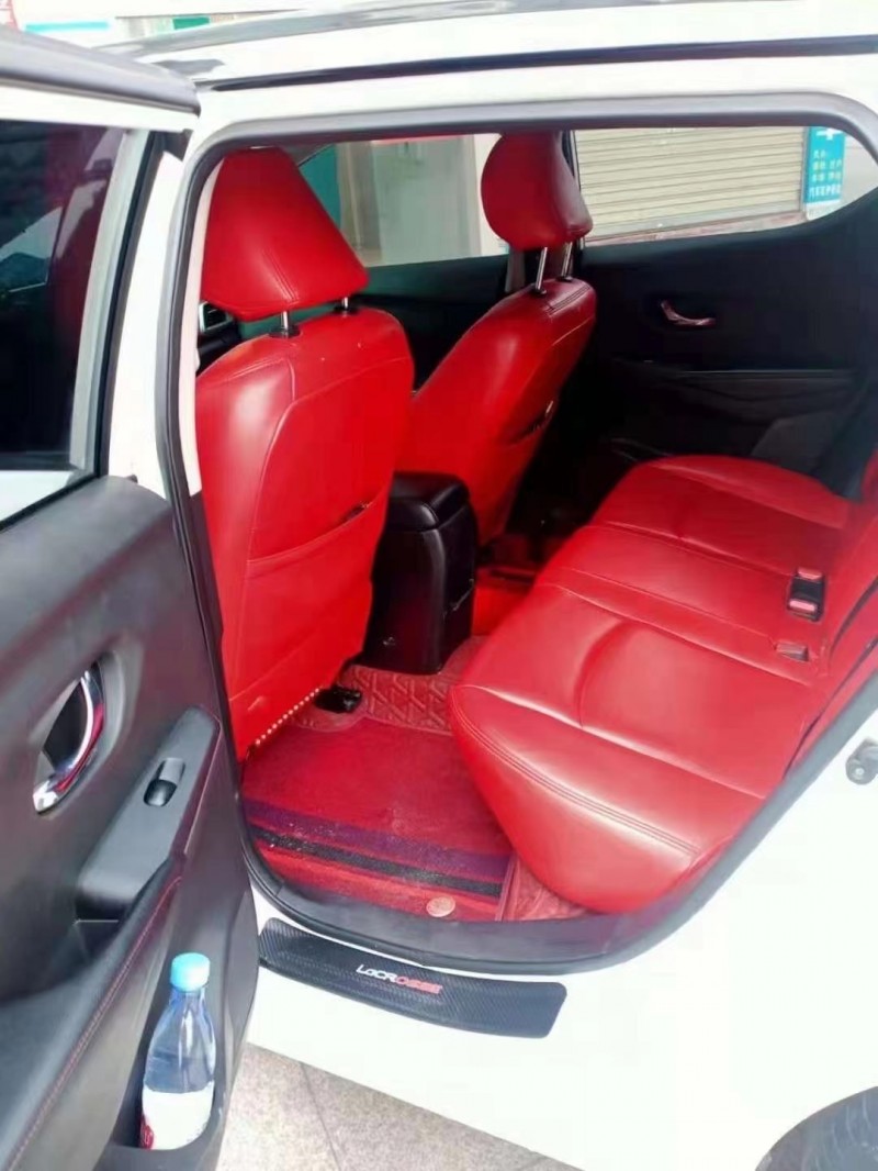 成都17年日产蓝鸟5