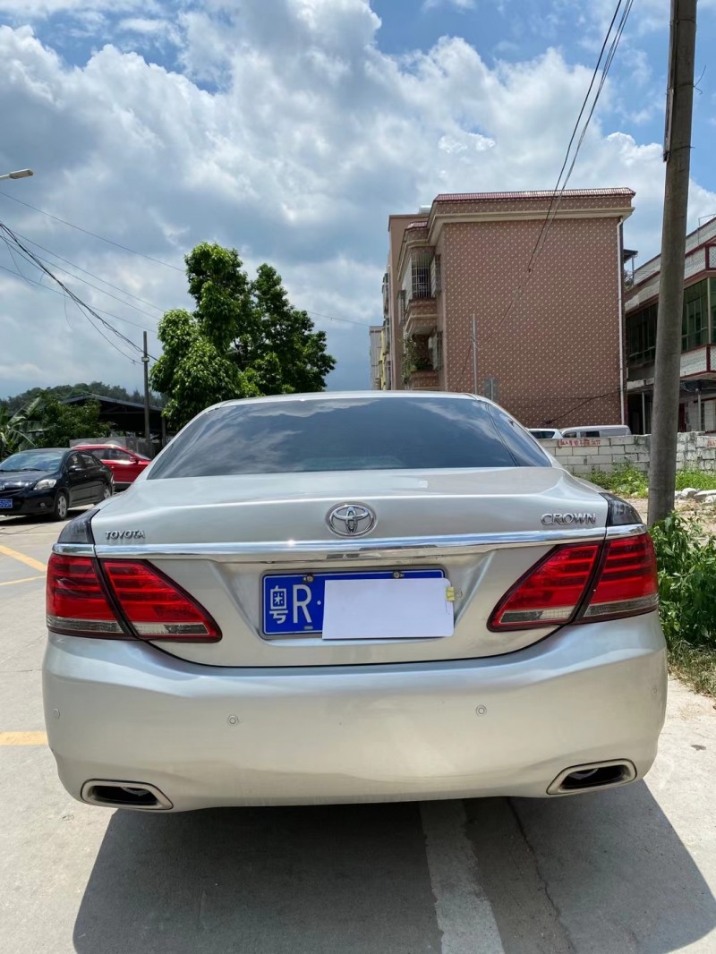 广州14年丰田皇冠5