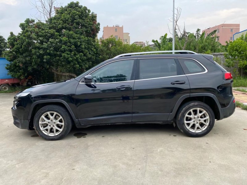 廣州17年Jeep自由光4