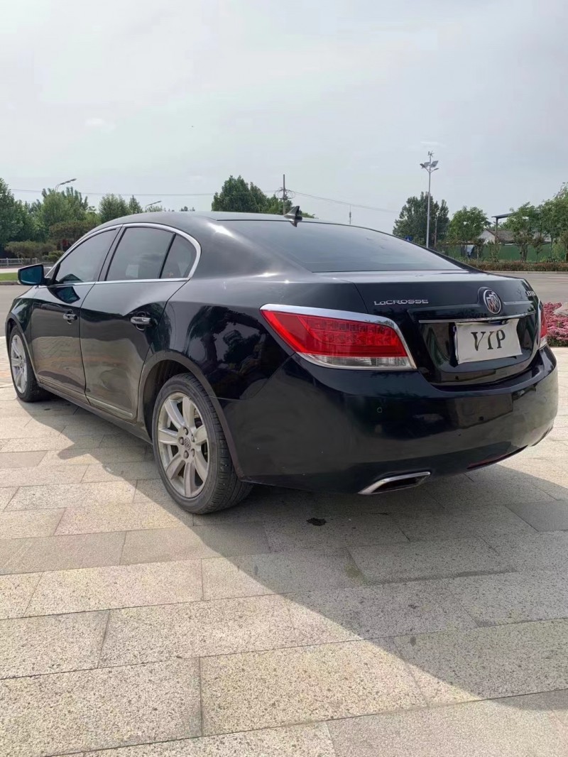 枣庄12年别克君越2