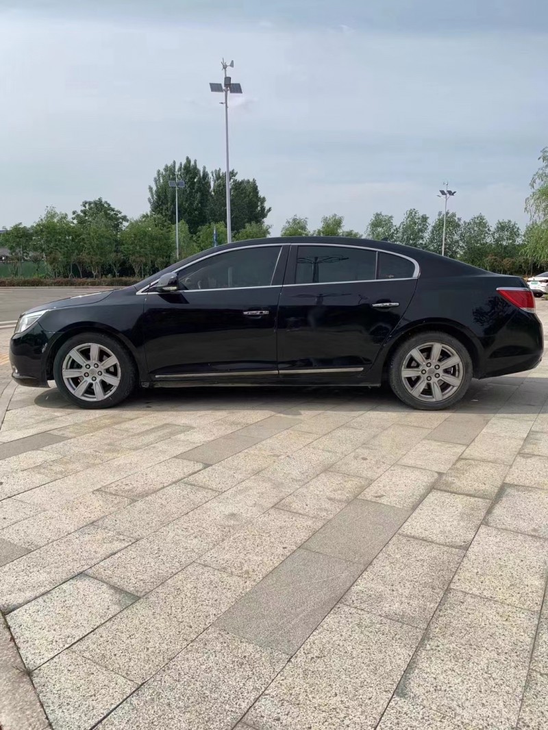 枣庄12年别克君越3