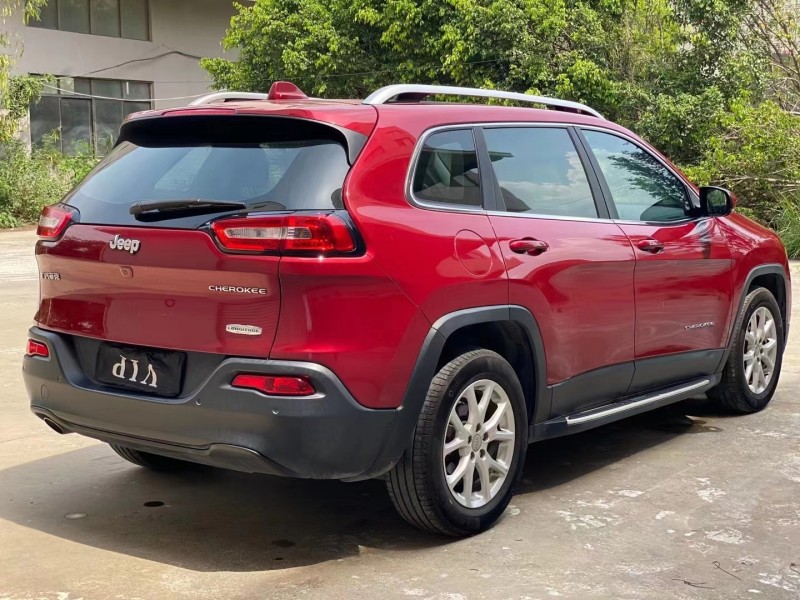 泉州17年Jeep自由光5