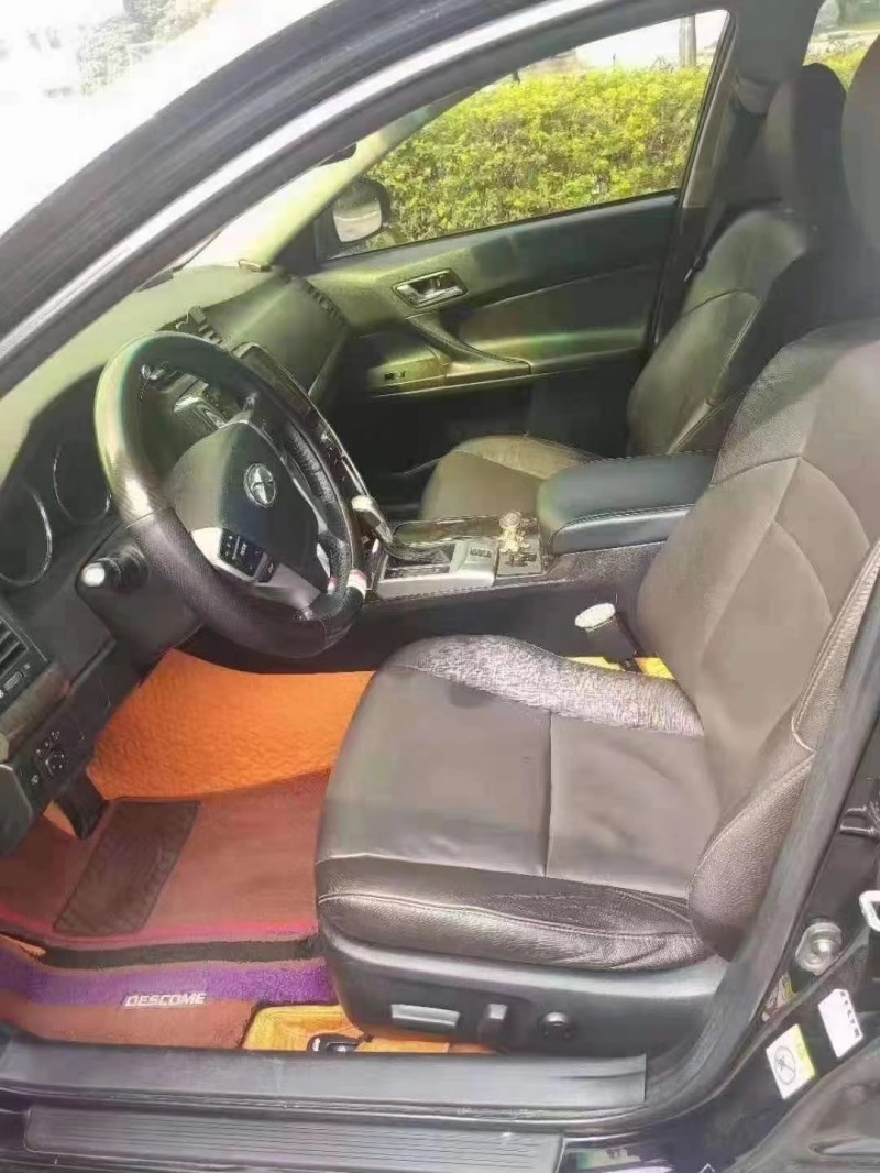 邵阳17年丰田锐志2