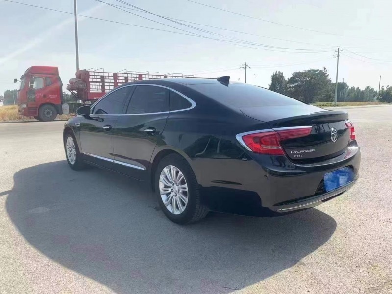 济宁19年别克君越9