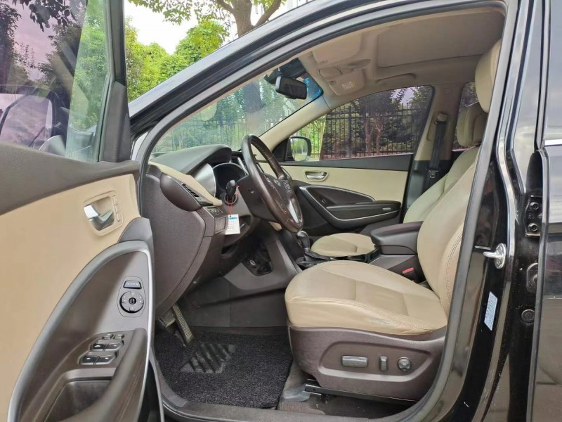 武汉13年现代全新胜达5