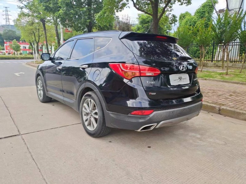 武汉13年现代全新胜达8