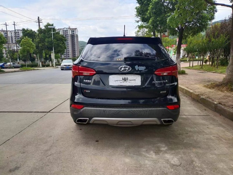 武汉13年现代全新胜达9