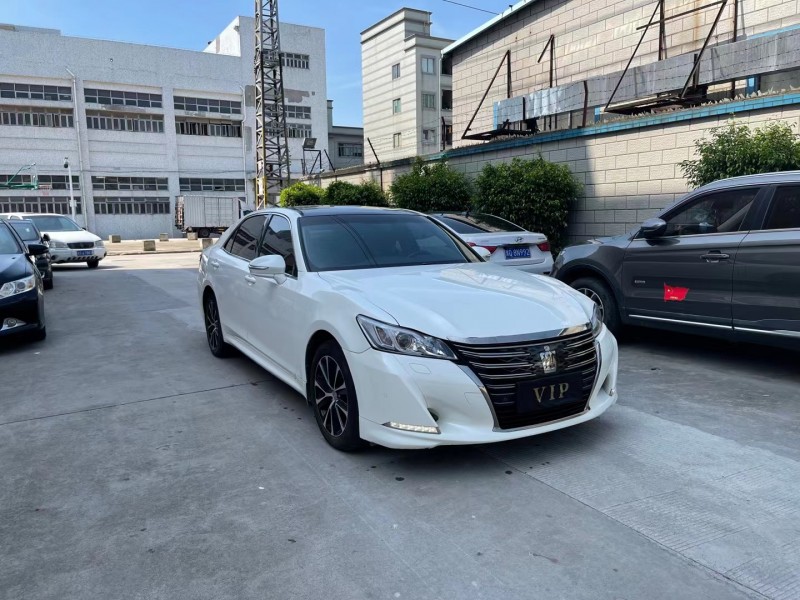 东莞18年丰田皇冠3