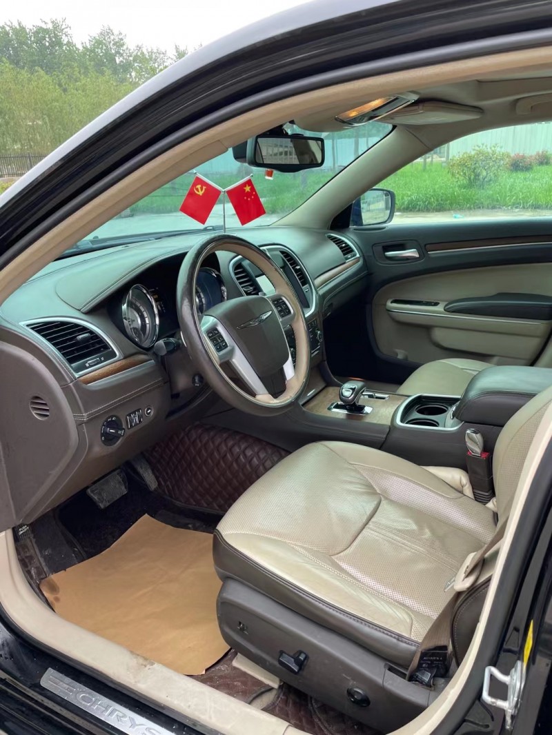 徐州15年克莱斯勒300C8