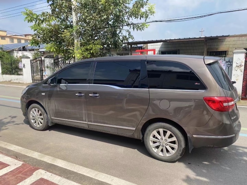 济宁19年别克GL83