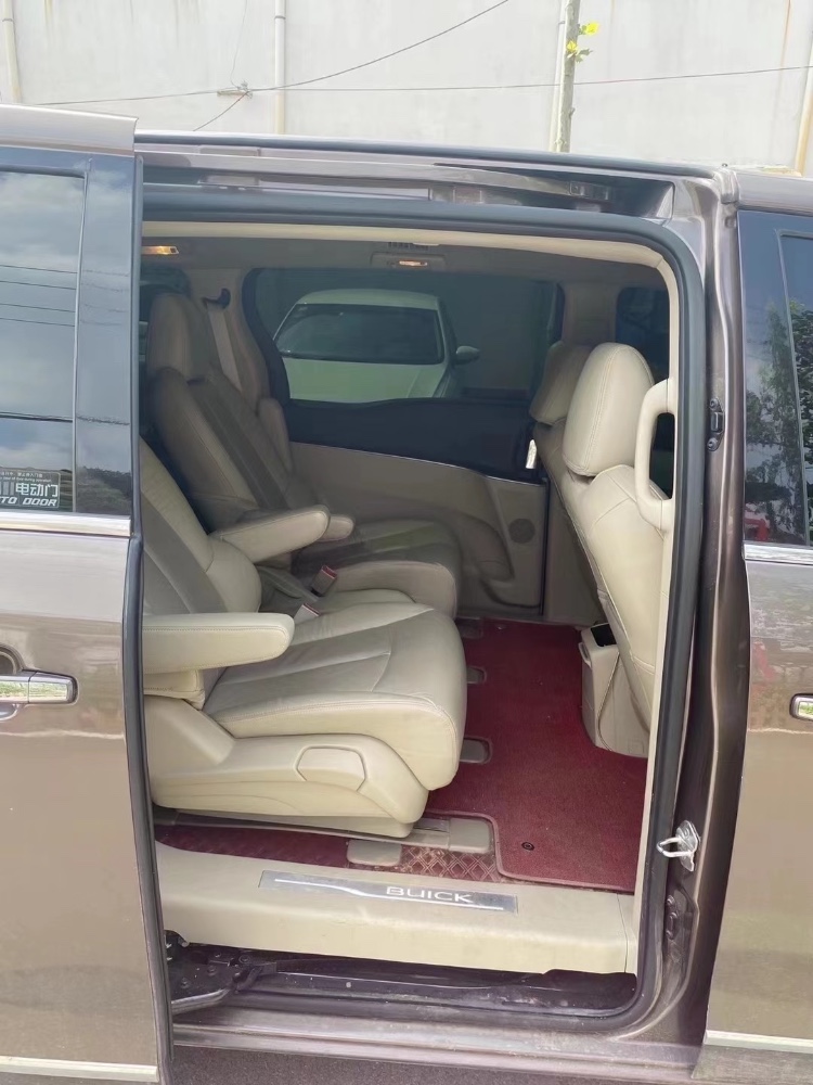 济宁19年别克GL86