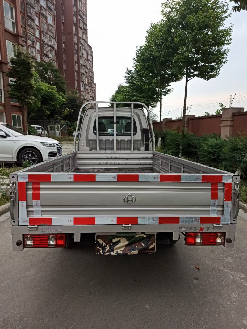 成都20年长安汽车星卡7