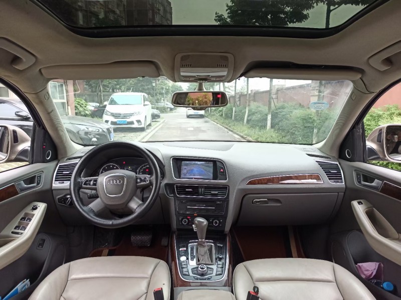 成都12年奥迪Q56