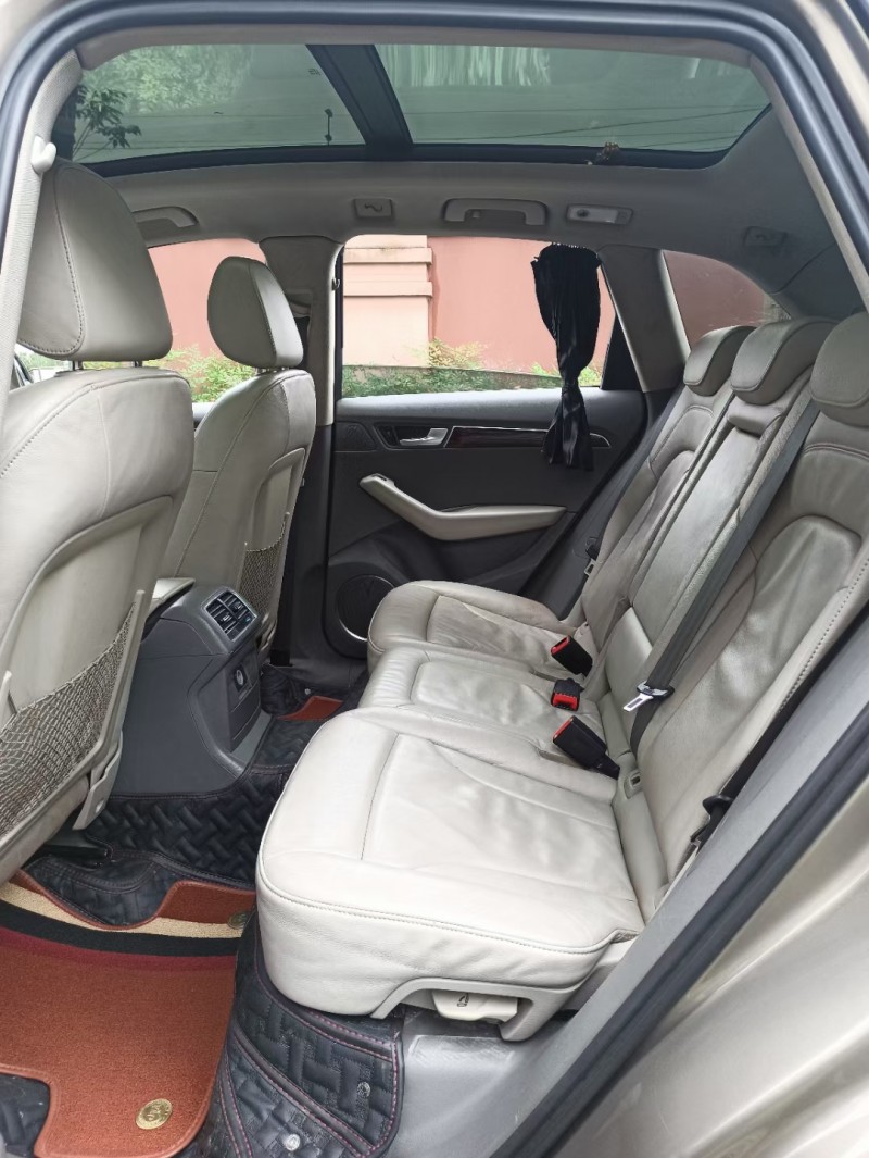 成都12年奥迪Q54