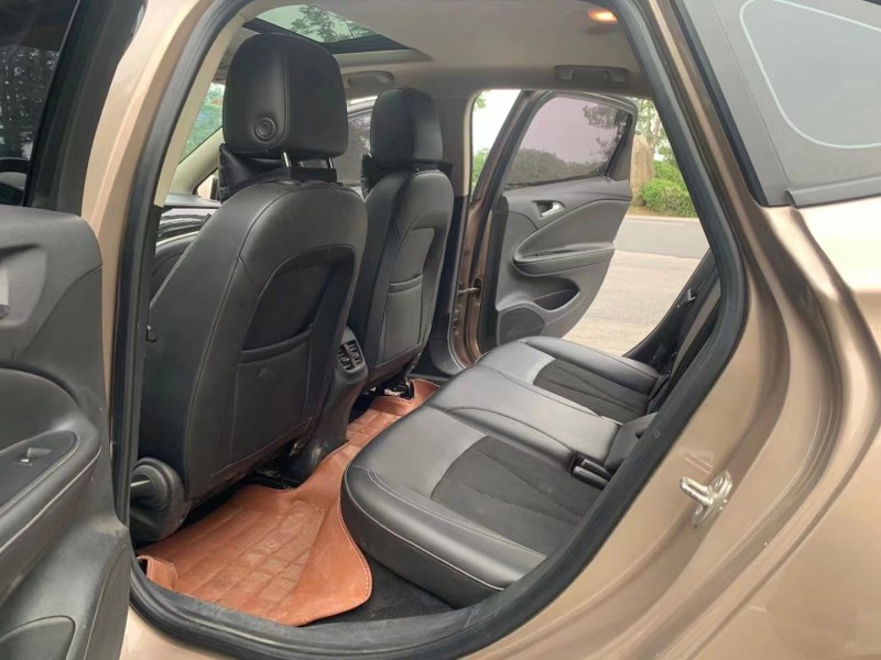 徐州18年别克威朗5