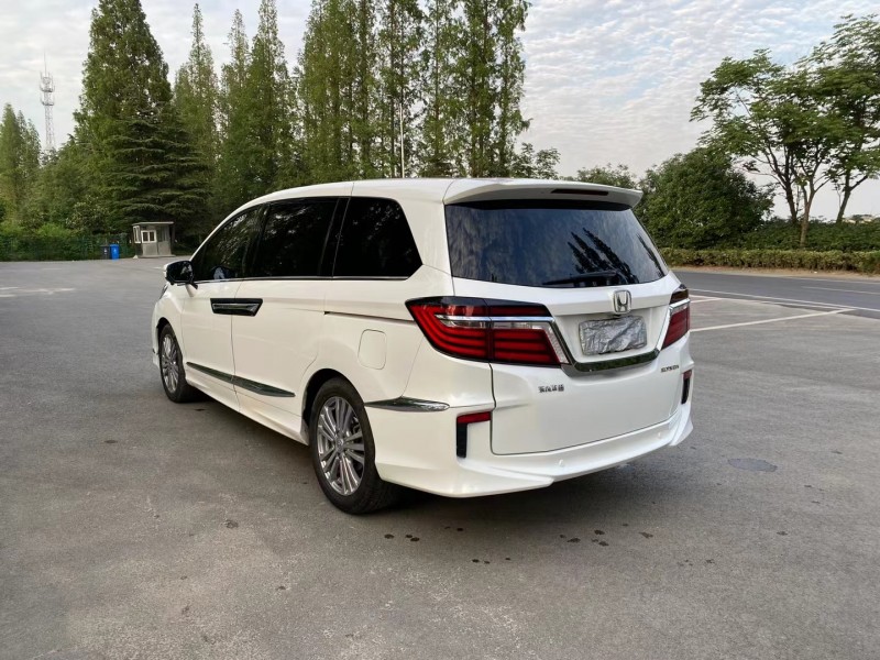 徐州17年本田艾力绅8