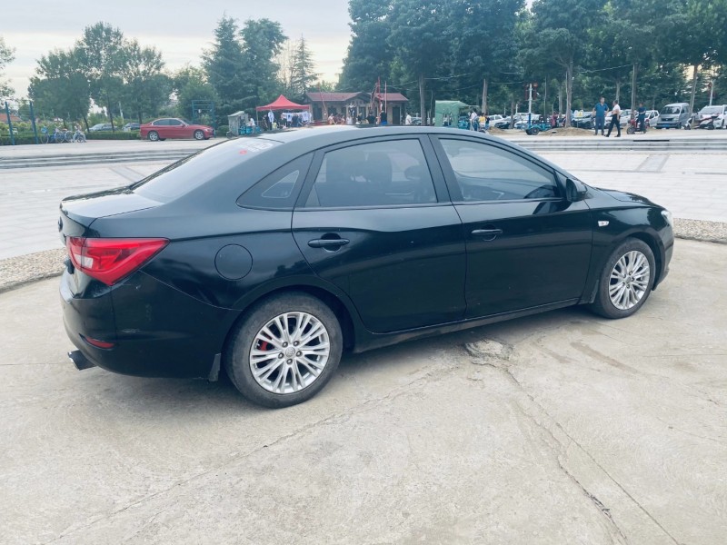 青岛16年别克英朗8