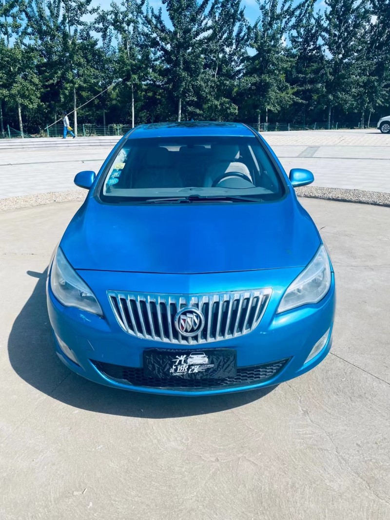 青岛13年别克英朗1