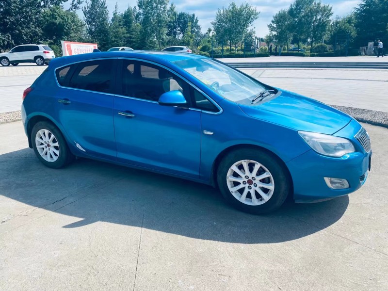 青岛13年别克英朗2