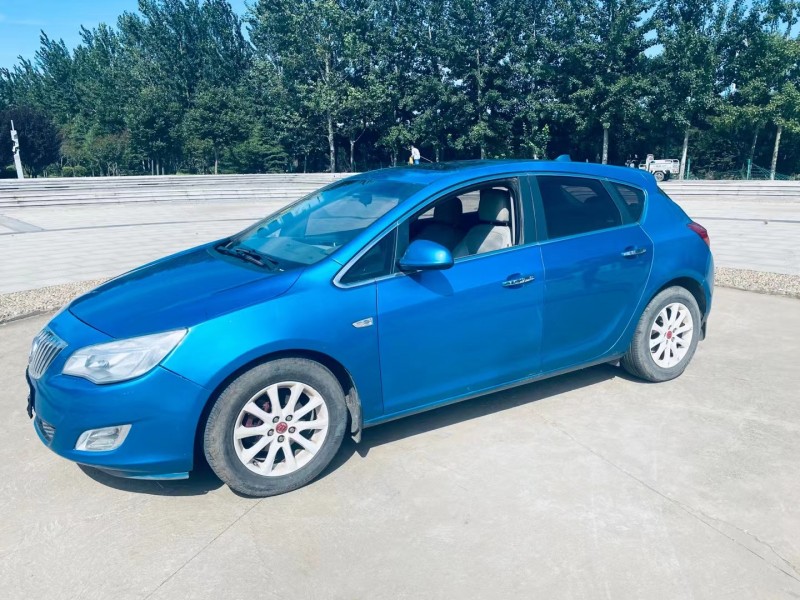 青岛13年别克英朗3